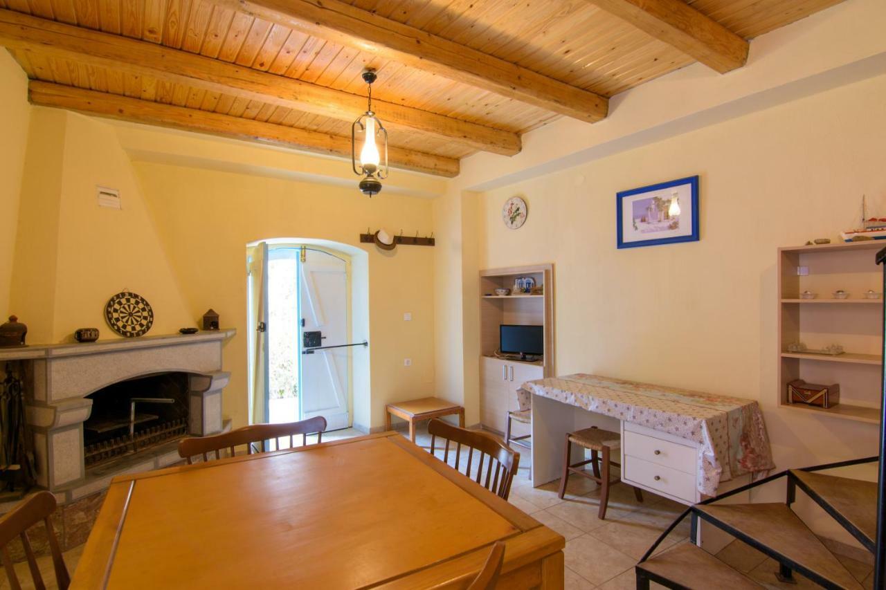 Lilas Traditional Maisonette 엘운다 외부 사진